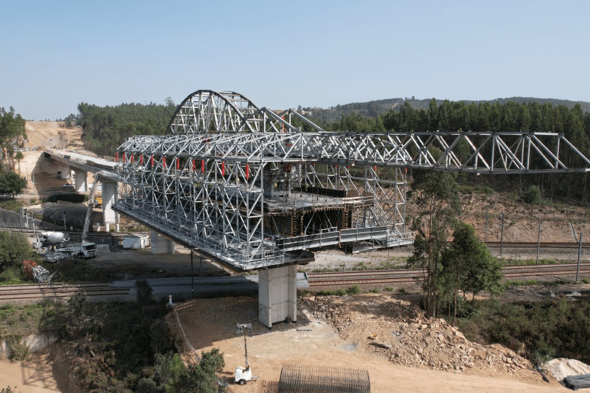 Modular bridge construction
